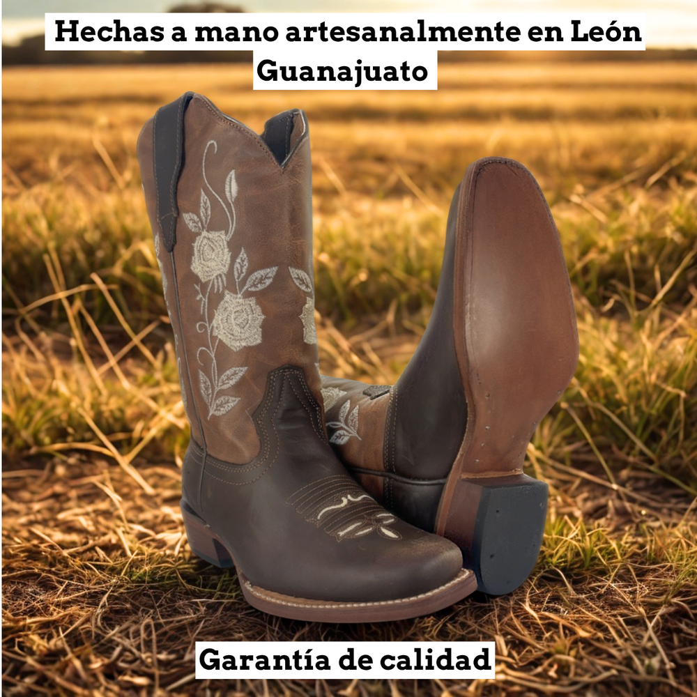 
                      
                        Bota rodeo para Dama Estilo 0032 Color café Suela de cuero Diamond Bull
                      
                    