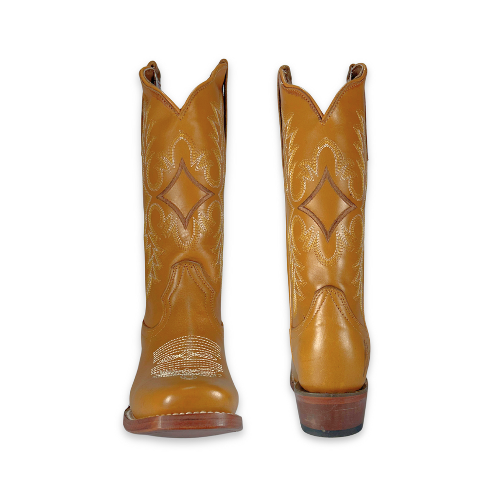 
                      
                        Bota rodeo para Dama Estilo 0079 Color miel Suela de cuero Diamond Bull
                      
                    