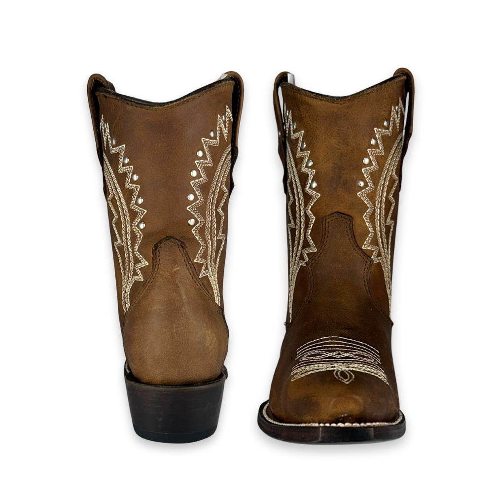 
                      
                        Bota rodeo para Dama Estilo 0107 Color café Suela de cuero Diamond Bull
                      
                    