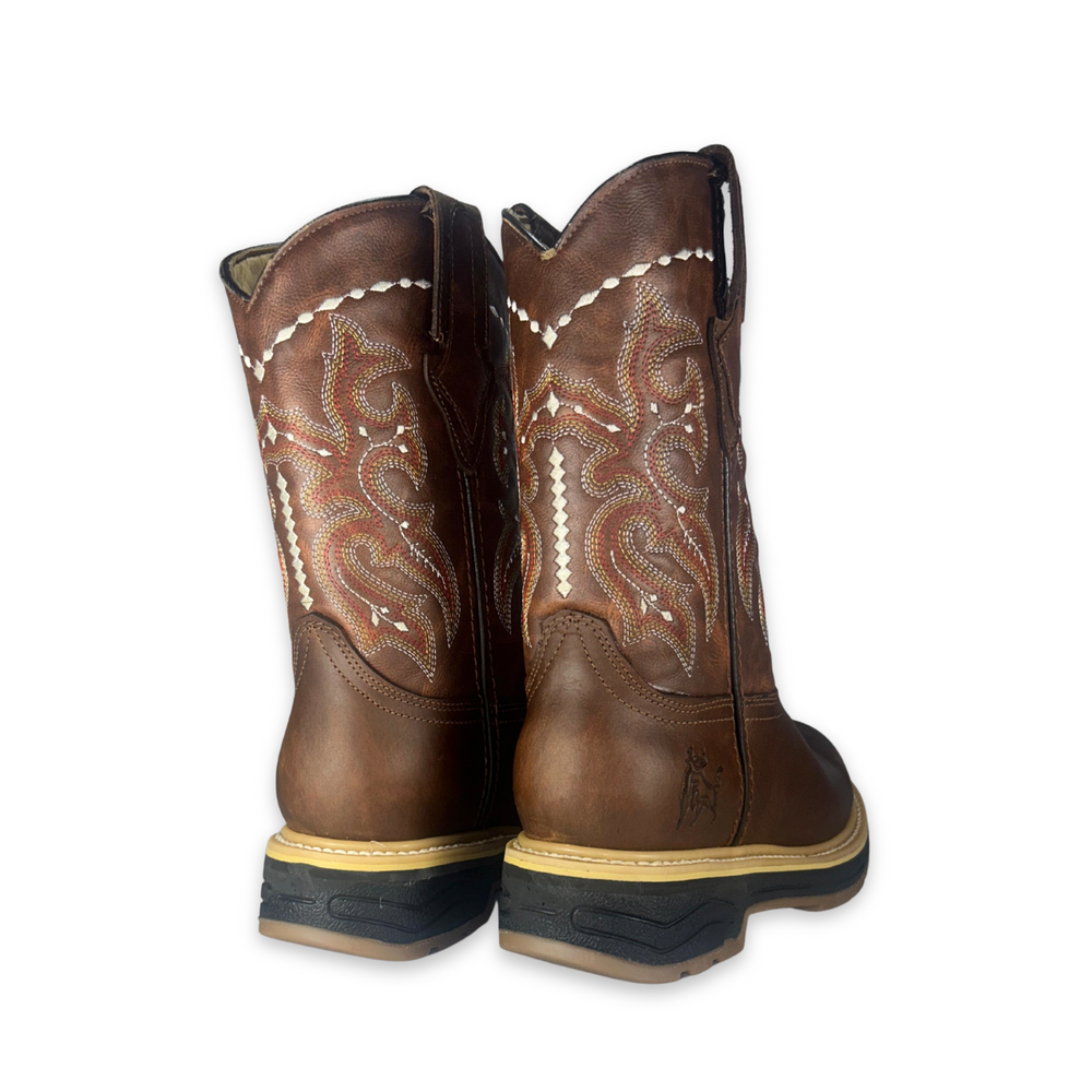 
                      
                        Bota rodeo de trabajo Estilo 6010 Color Cobre Suela Doble densidad Diamond Bull
                      
                    
